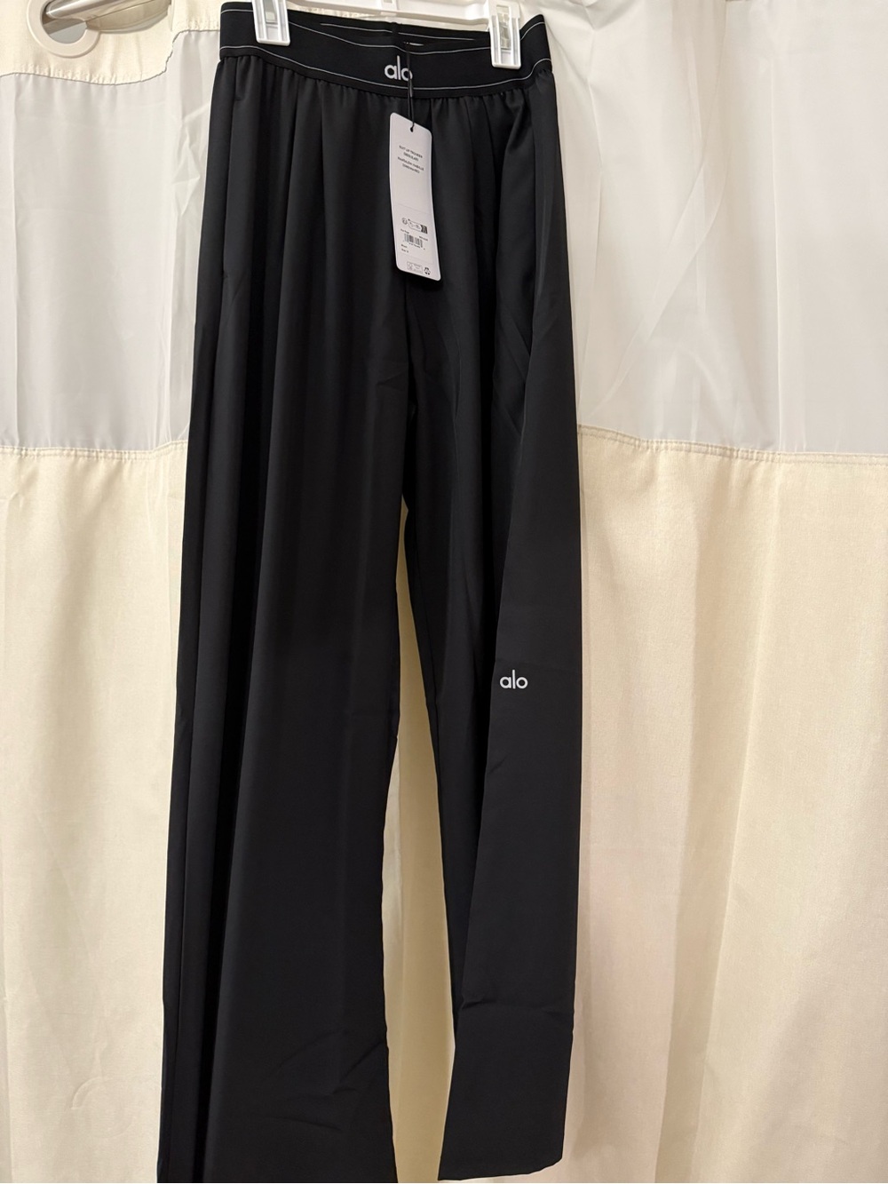ALO Yoga Womenβs Black Wide-Leg Performance Joggers